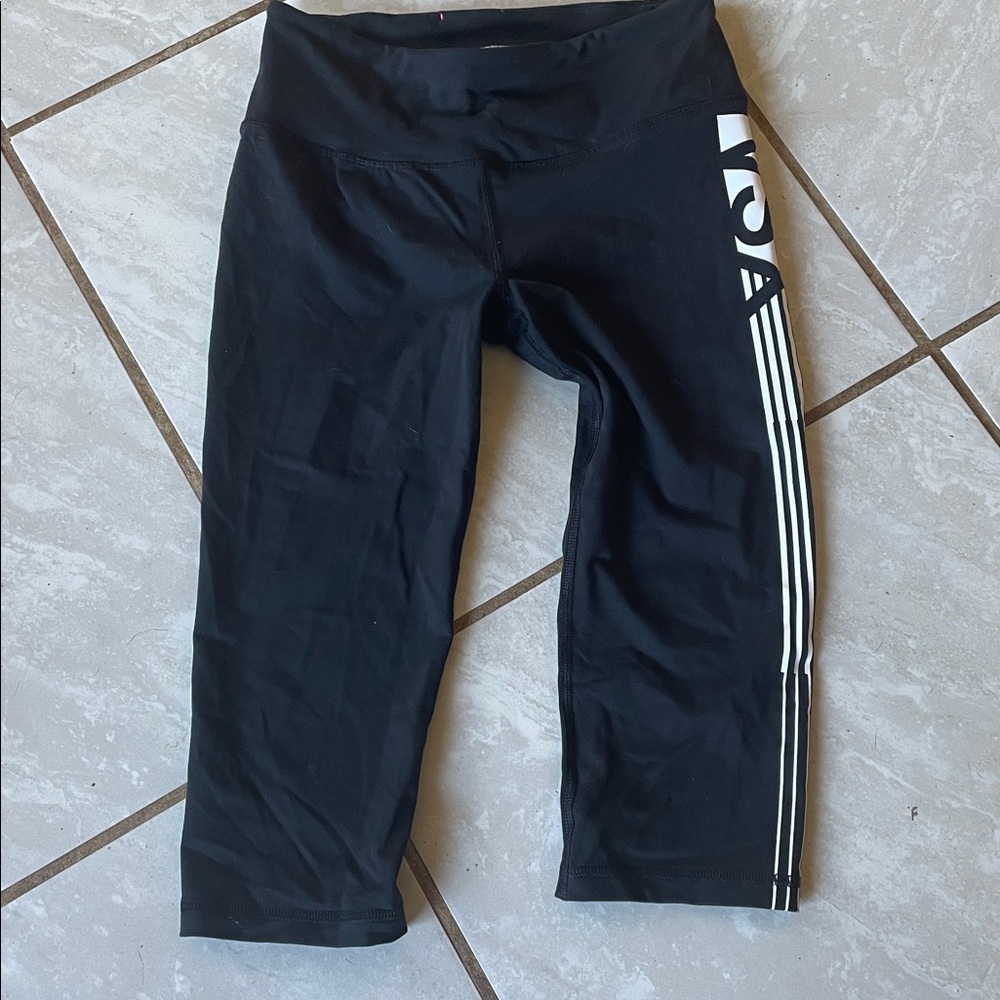 Victoria’s Secret VSX Sport capri leggings sz small
